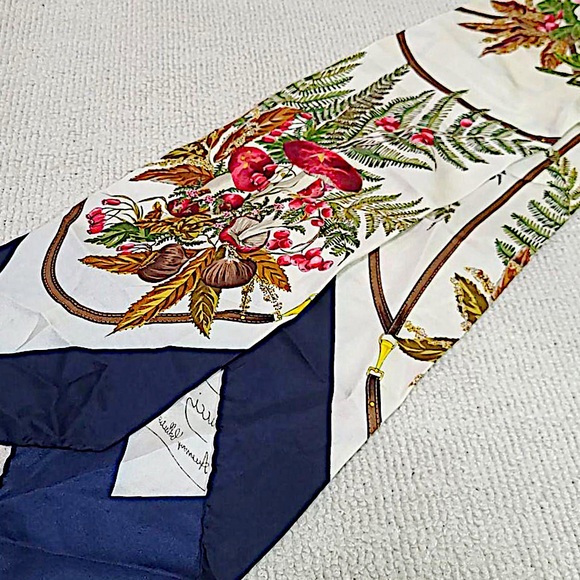 Authentic Gucci Rare Oversized Silk Equestrian GG Mushroom Scarf - Picture 2 of 9